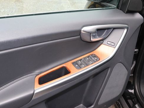 Used 2017 Volvo XC60 T5 Inscription w/ Preferred Option Package image 9