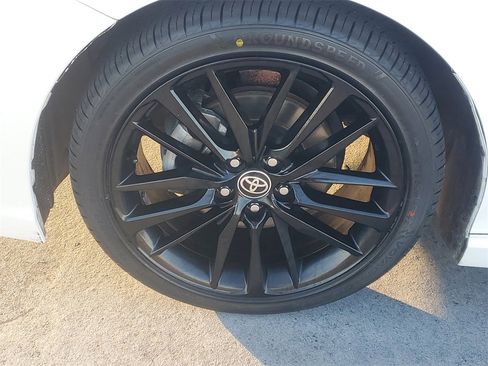 Used 2022 Toyota Camry XSE image 4
