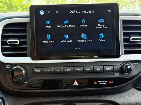 Used 2024 Hyundai Venue Limited FWD image 13