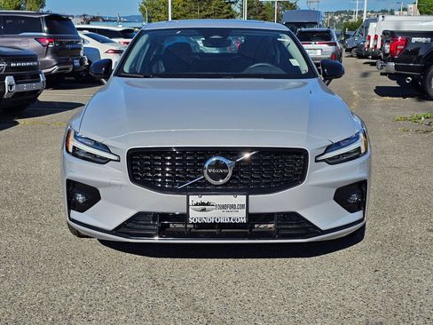 Used 2025 Volvo S60 B5 Core AWD/4WD image 2