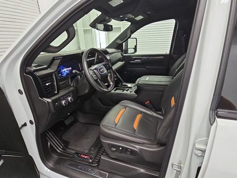Used 2025 GMC Sierra 2500 AT4 AWD/4WD image 11