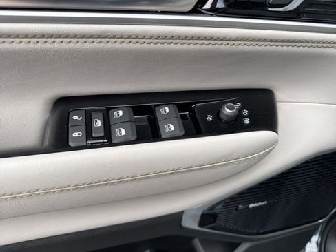 Used 2026 Jeep Grand Wagoneer Limited AWD/4WD image 9