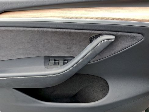Used 2023 Tesla Model Y Long Range AWD/4WD image 10