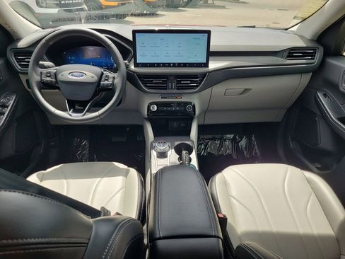 Used 2025 Ford Escape SE w/ PHEV Premium Package FWD image 12