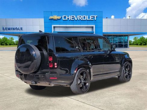 Used 2024 Land Rover Defender 130 X-Dynamic SE image 5