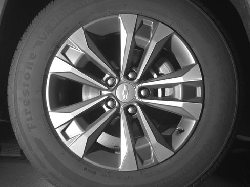 Used 2025 Chevrolet Equinox LT FWD image 13