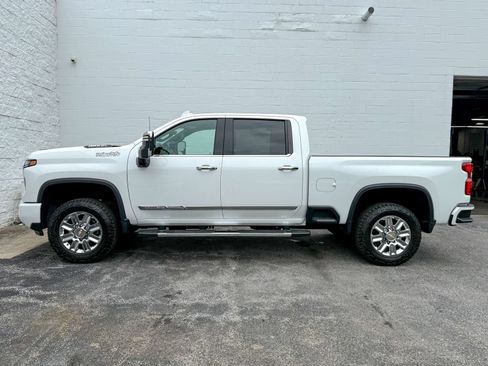Certified 2024 Chevrolet Silverado 2500 High Country w/ Technology Package AWD/4WD image 11