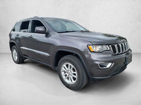 Used 2020 Jeep Grand Cherokee Laredo image 3
