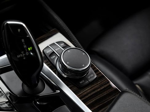 Used 2018 BMW 540i w/ M Sport Package image 31