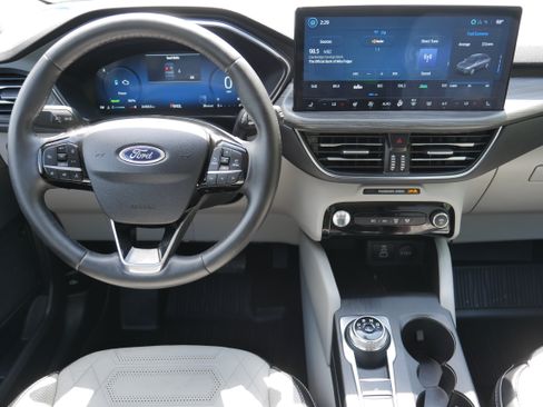 Used 2024 Ford Escape Platinum w/ Premium Technology Package AWD/4WD image 16