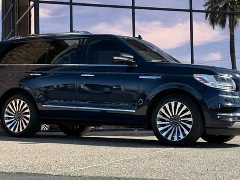 Used 2019 Lincoln Navigator Reserve w/ Cargo Package image 17