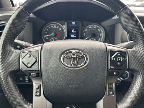 Used 2023 Toyota Tacoma TRD Off-Road w/ Technology Package AWD/4WD image 25