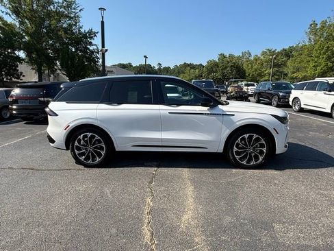 New 2025 Lincoln Nautilus Reserve image 14