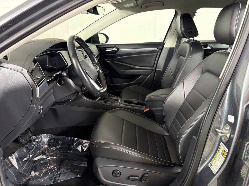 Used 2024 Volkswagen Jetta SE FWD image 17