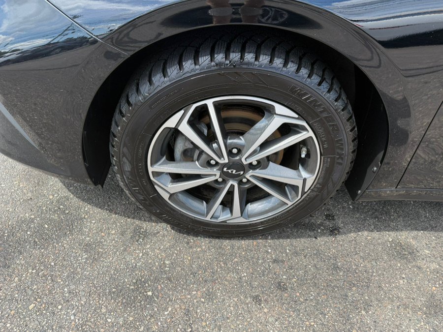 Used 2023 Kia Forte LXS w/ LXS Technology Package FWD image 4