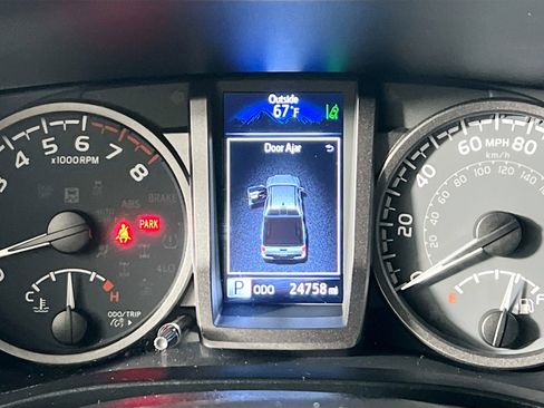 Used 2022 Toyota Tacoma TRD Sport image 23