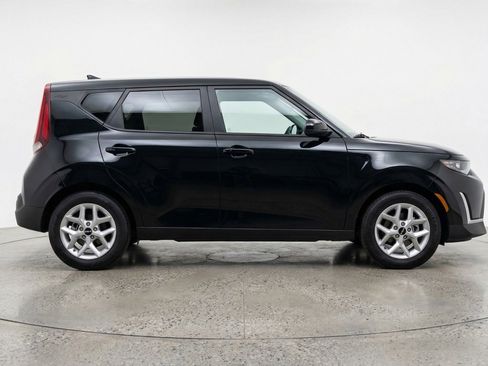 Used 2025 Kia Soul LX w/ LX Technology Package FWD image 11