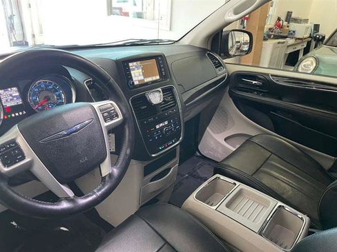 Used 2015 Chrysler Town & Country Touring-L w/ Driver Convenience Group FWD image 75
