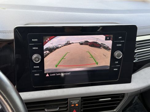 Used 2025 Volkswagen Jetta SE FWD image 23