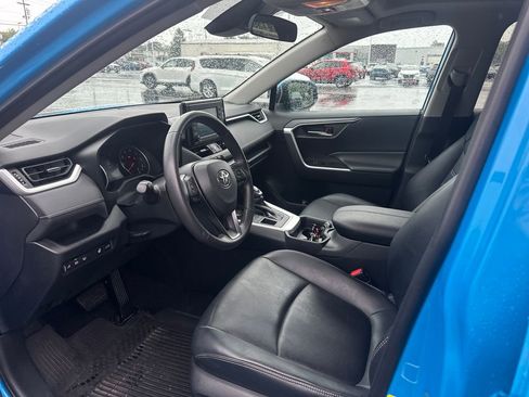 Used 2020 Toyota RAV4 XLE Premium AWD/4WD image 9