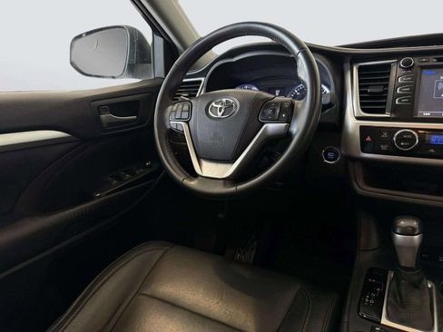 Used 2016 Toyota Highlander XLE image 23