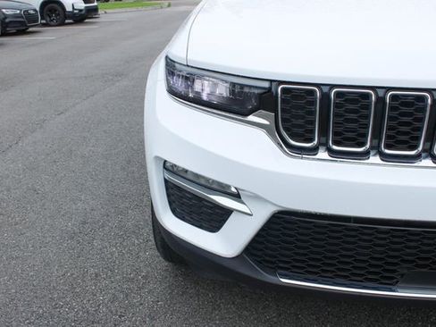 Used 2025 Jeep Grand Cherokee Limited AWD/4WD image 41