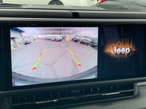 Used 2025 Jeep Wrangler Sport S image 23