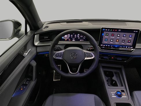 New 2026 Volkswagen Tiguan SE R-Line AWD/4WD image 13