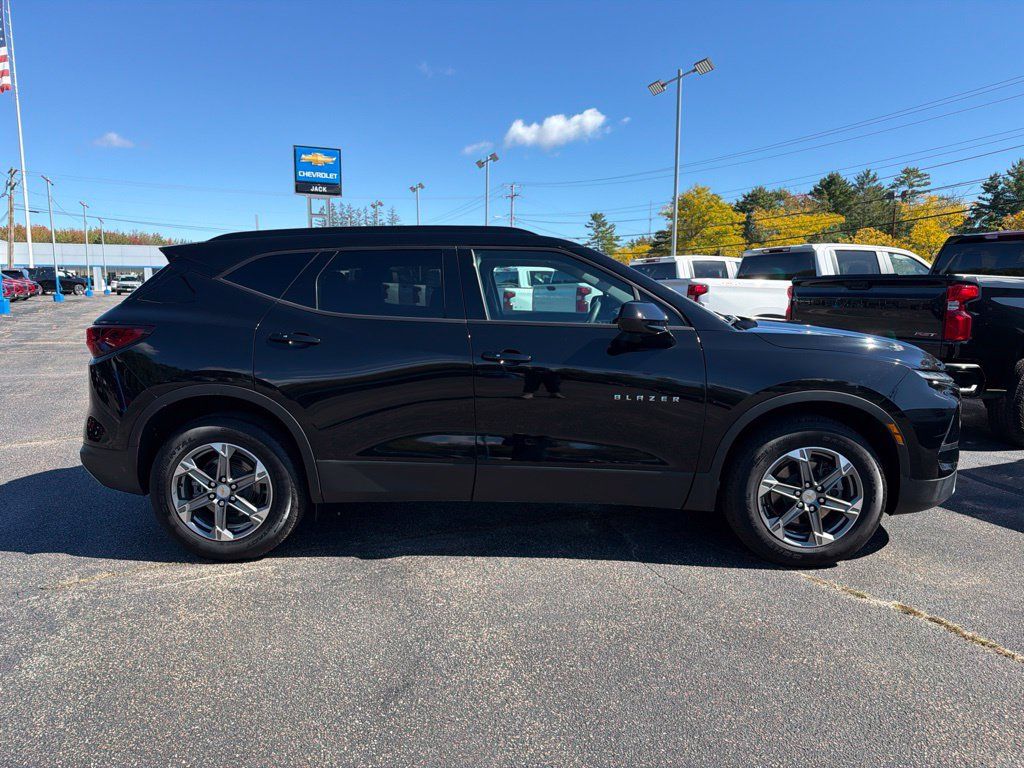 Used 2024 Chevrolet Blazer LT w/ Convenience Package AWD/4WD image 8
