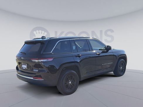 Used 2023 Jeep Grand Cherokee Laredo w/ Luxury Tech Group I image 7