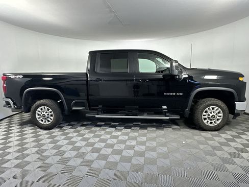 Used 2025 Chevrolet Silverado 2500 LT w/ Convenience Package AWD/4WD image 9