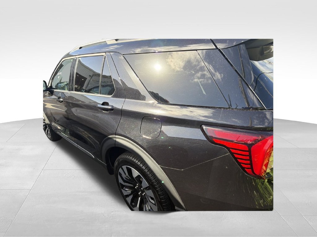 Certified 2026 Ford Explorer Platinum w/ LUX Leather Package AWD/4WD image 10
