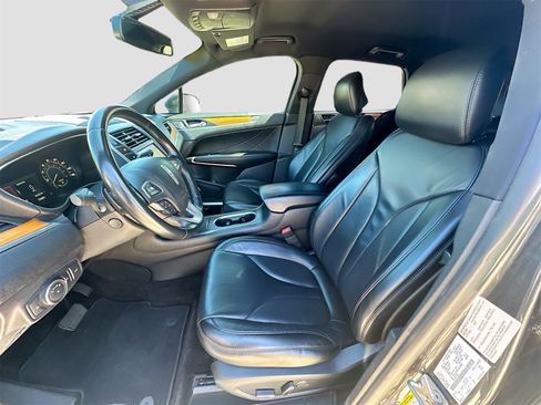 Used 2017 Lincoln MKC Select image 20