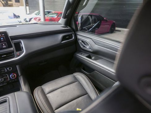 Used 2023 GMC Yukon SLT w/ SLT Luxury Package RWD image 39