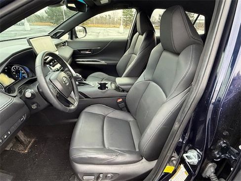 Used 2022 Toyota Venza XLE image 13