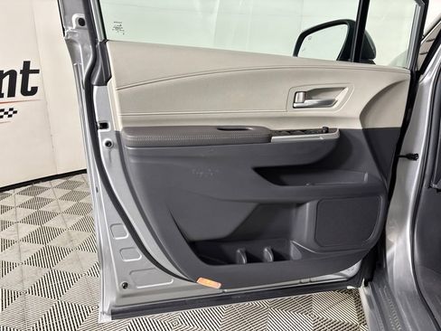 Used 2024 Toyota Sienna XLE FWD image 8