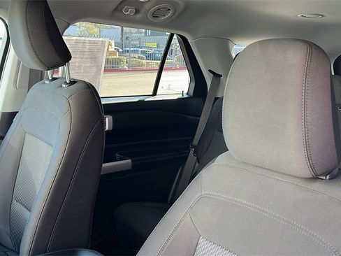 Certified 2022 Ford Explorer XLT image 13