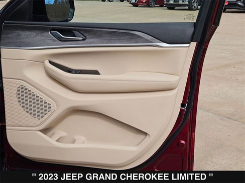 Used 2023 Jeep Grand Cherokee Limited image 31