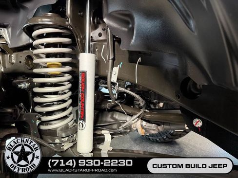 Used 2024 Jeep Wrangler Unlimited AWD/4WD image 21