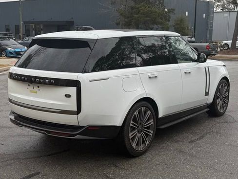 Certified 2023 Land Rover Range Rover SE image 5