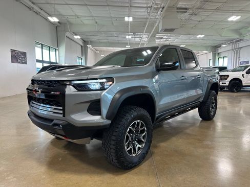Used 2024 Chevrolet Colorado ZR2 w/ Technology Package AWD/4WD image 3