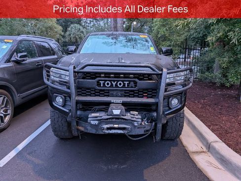 Used 2018 Toyota Tacoma SR5 RWD image 2