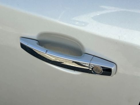 Used 2013 Buick LaCrosse Leather w/ Entertainment Package FWD image 7