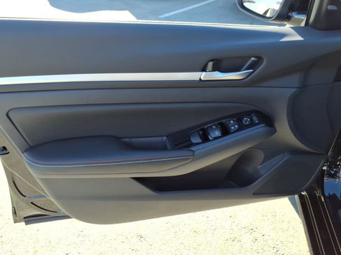 New 2025 Nissan Altima 2.5 SR w/ SR Premium Package image 9