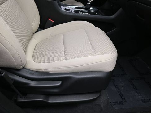 Used 2023 Chevrolet Traverse LS FWD image 40