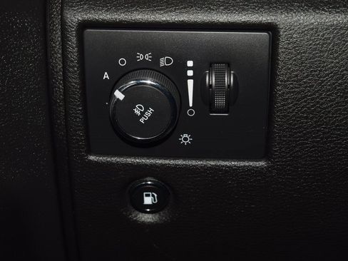 Used 2017 Jeep Grand Cherokee Limited image 36