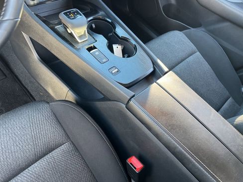 Used 2025 Nissan Rogue SV image 17