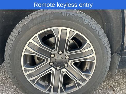 Used 2024 Jeep Wagoneer L Series II w/ Flexible Seating Group image 9