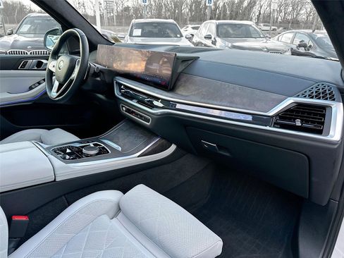Certified 2024 BMW X7 xDrive40i w/ Premium Package image 32
