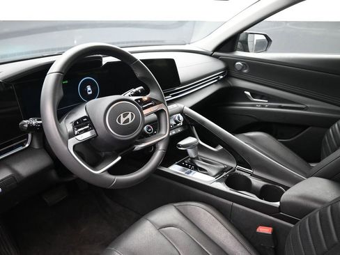 Used 2025 Hyundai Elantra Limited FWD image 20